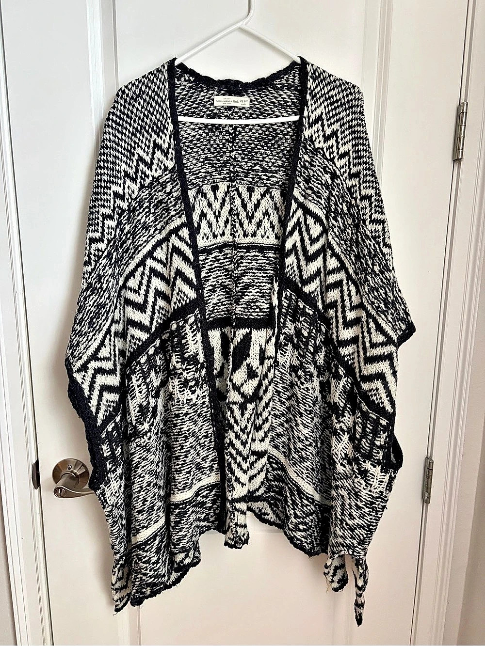 Abercrombie & Fitch Black & White Geometric Poncho